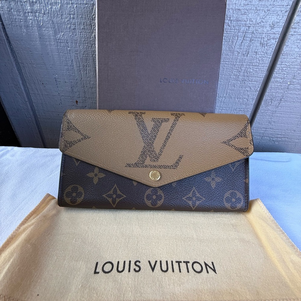 Louis Vuitton Giant Reverse Monogram Sarah Wallet